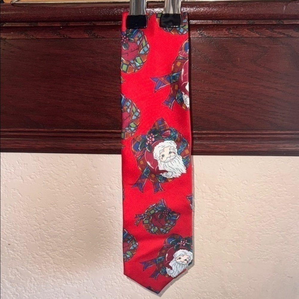 Vintage Santa Claus Festive Christmas Wreath Red Santa Holiday Party 90s Tie